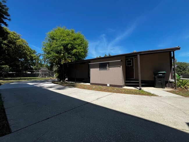 Photo - Newly Renovated Small 2BR w/Den Guest House