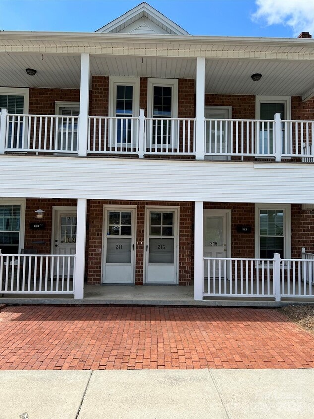 Primary Photo - 211 W G St
