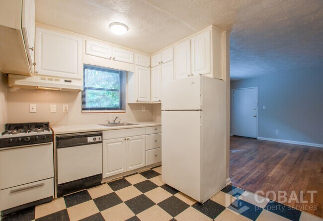 Building Photo - 1009 Greenwood Ave NE