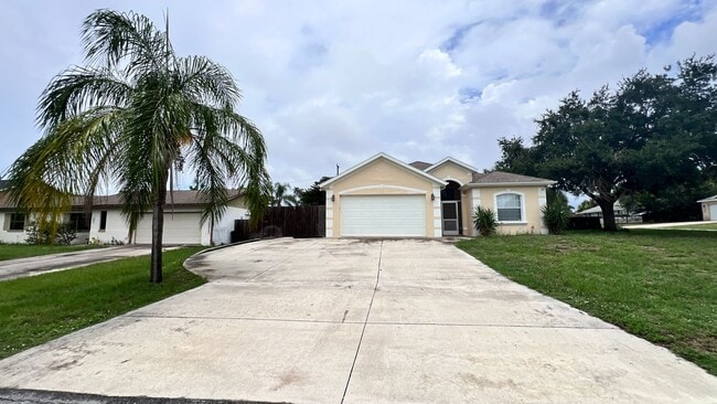 Building Photo - Lovely 3 bd/2 ba home in Cocoa!!
