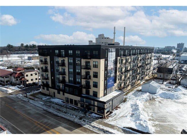 Building Photo - 28 7th St NE