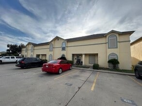 Building Photo - 1000 Ranchway Dr