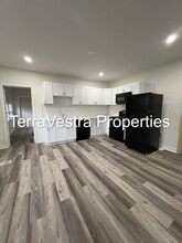 Building Photo - 601 E Mulberry St