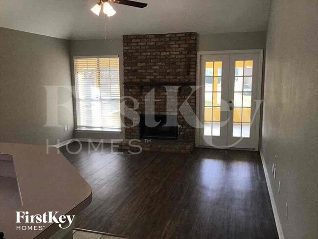 Building Photo - 1575 Pine Ct