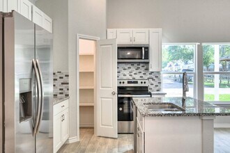 Building Photo - 9824 Arbor Oak