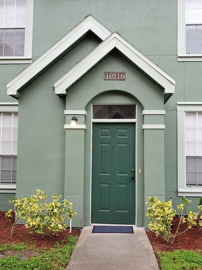 Building Photo - 2 Bedroom, 2 Bath plus Loft in Gated Commu...
