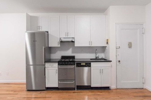 Building Photo - 435 W 51st St