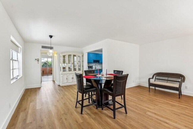 Building Photo - 473 Capri G