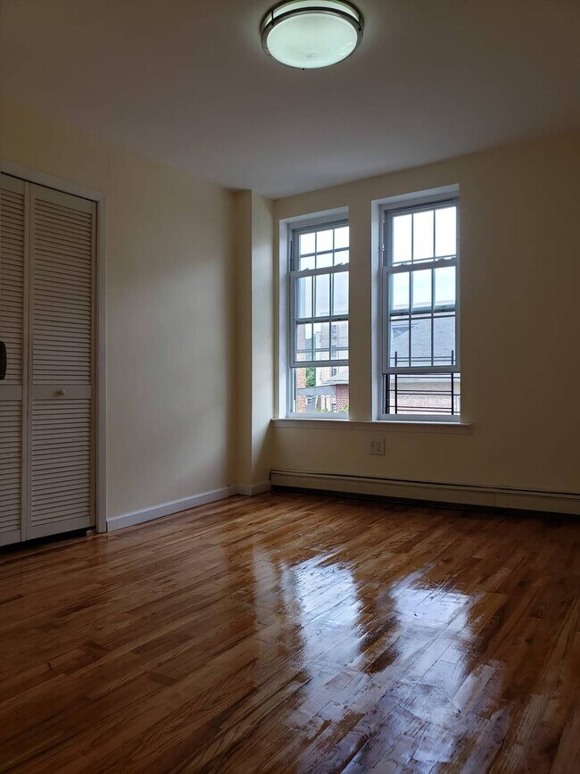 Building Photo - 1854 Phelan Pl