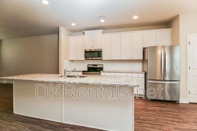 Building Photo - 245 Orchard Dr