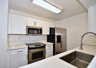 Building Photo - 8101 W Flamingo Rd