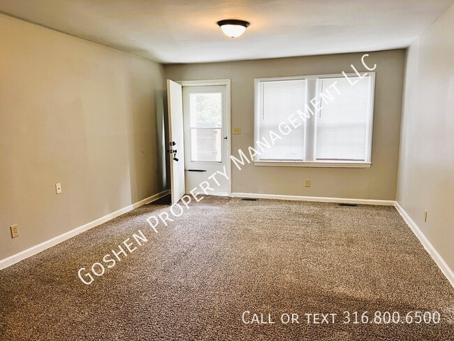 Building Photo - 2 Bedrooms 1 bath