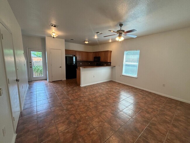 Building Photo - 1703  Deloney St