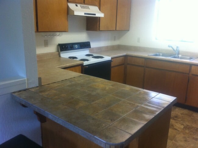 Tile breakfast bar - 434 S Shepherd St