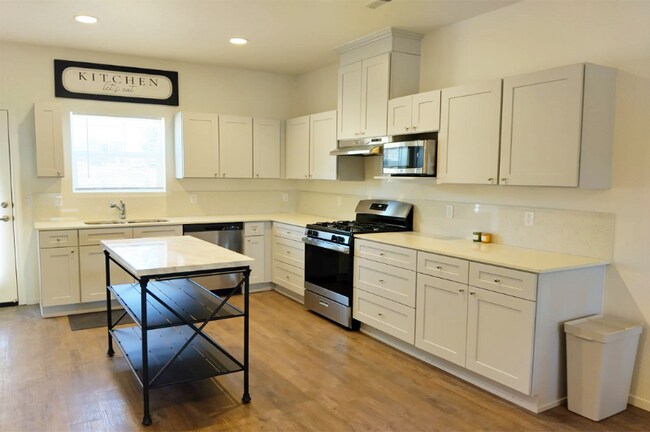Foto del edificio - 5379 Beverly Lk Dr