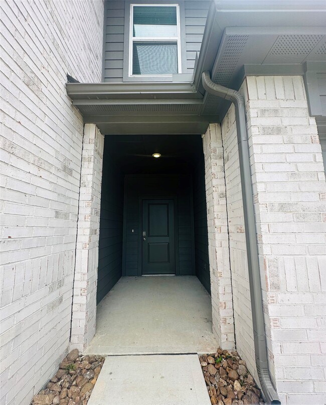 Building Photo - 16779 Country W Dr