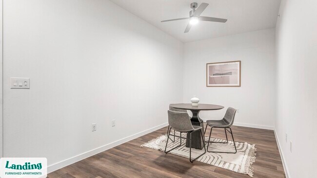 Foto del edificio - 5511 Caprock Smt Dr