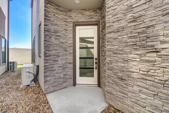 Building Photo - 2919 El Fenice Ln