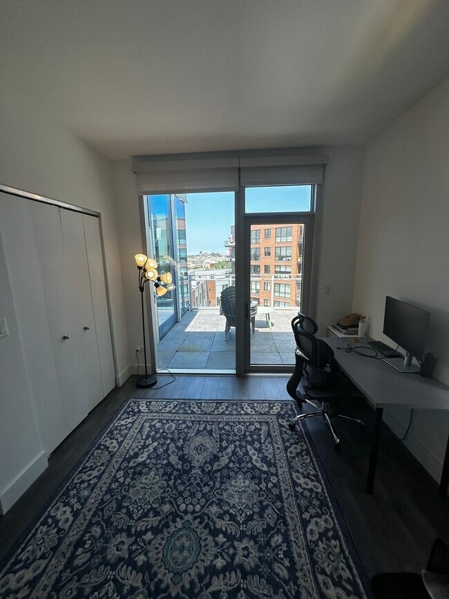 Foto del edificio - 1664 W Division St