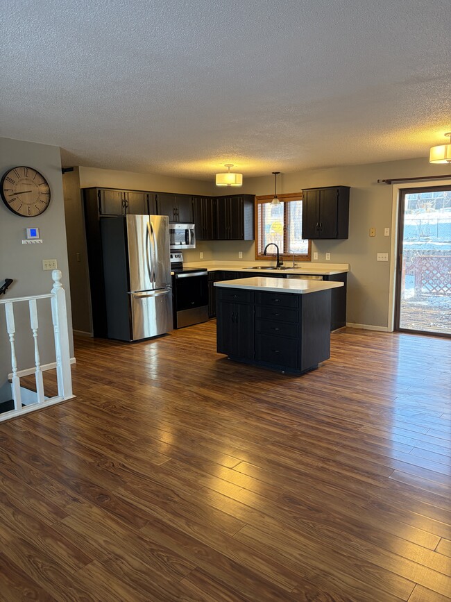 Foto del edificio - 1018 N Benton Dr