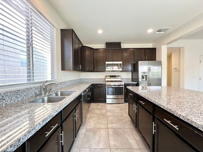 Foto del edificio - MODERN 4BD/3BA HOME IN GATED EL DORADO COM...