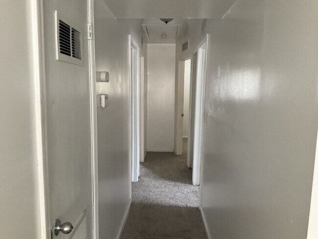 Building Photo - 14258 Plainview