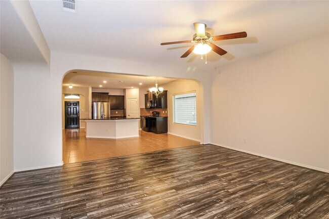 Building Photo - 717 Santa Rosa Dr