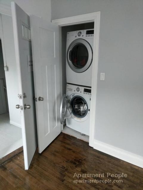 Foto del edificio - 3244 N Hamlin Ave
