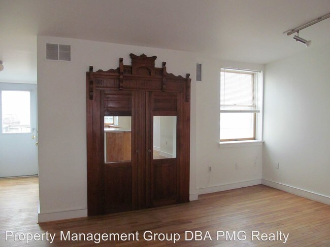 Building Photo - 1730 Green St