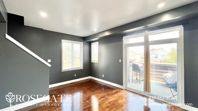 Building Photo - Spacious 4-Bedroom, 3.5-Bathroom Home in L...