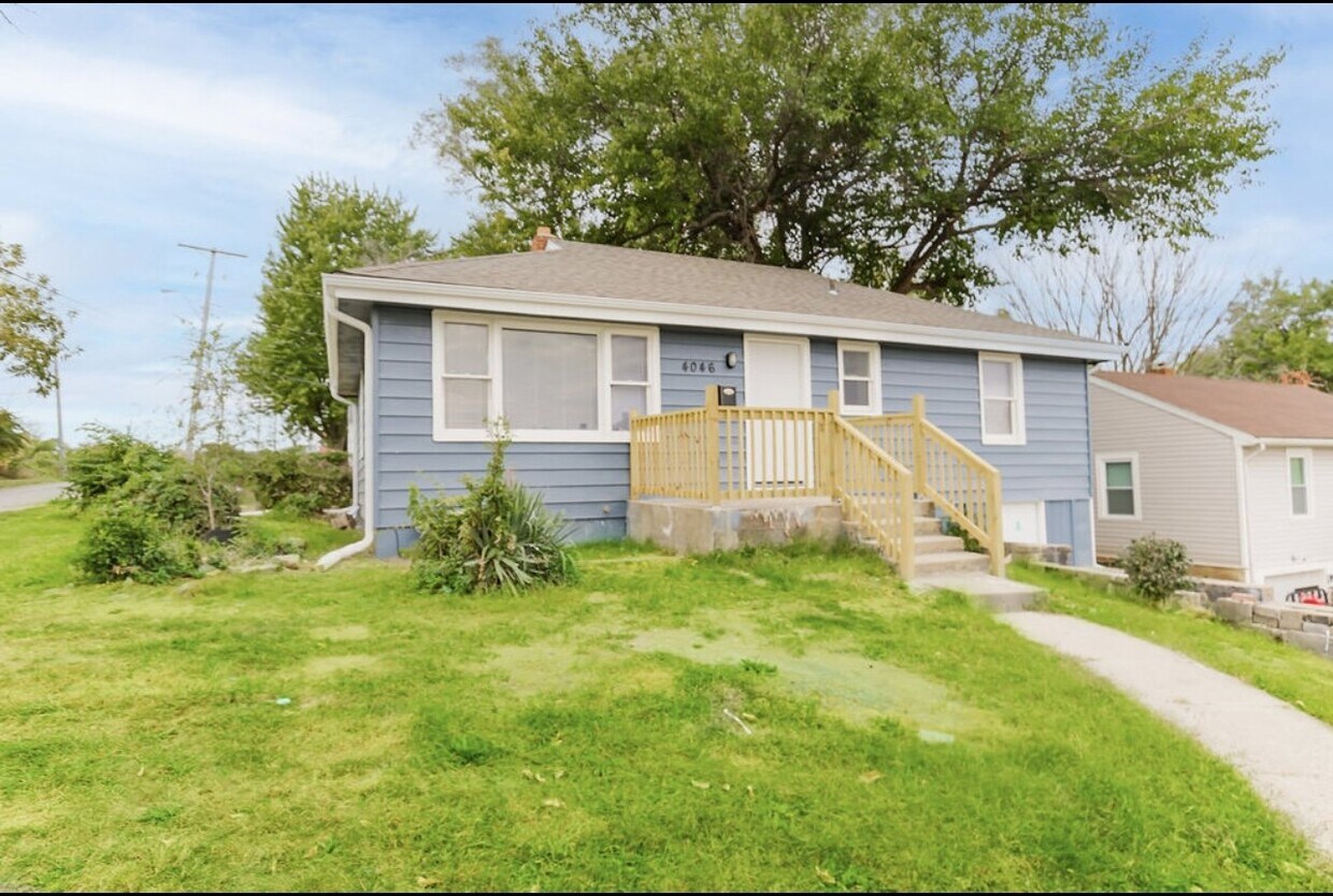 Primary Photo - Spacious 5-Bedroom Gem on Monroe Avenue wi...