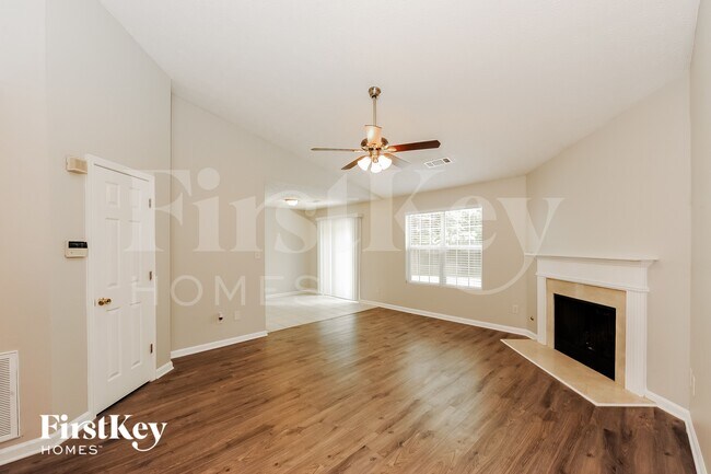 Foto del edificio - 5255 Hillcrest Glenn Dr
