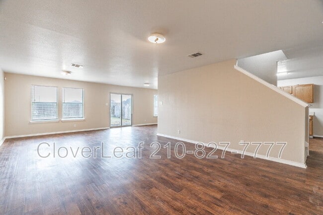 Foto del edificio - 8223 Maple Meadow Dr