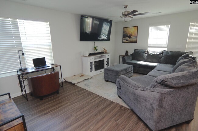 Foto del edificio - 626 Wooster Dr