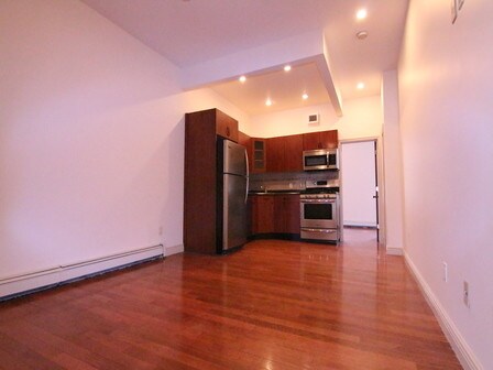 Primary Photo - 323 7th St