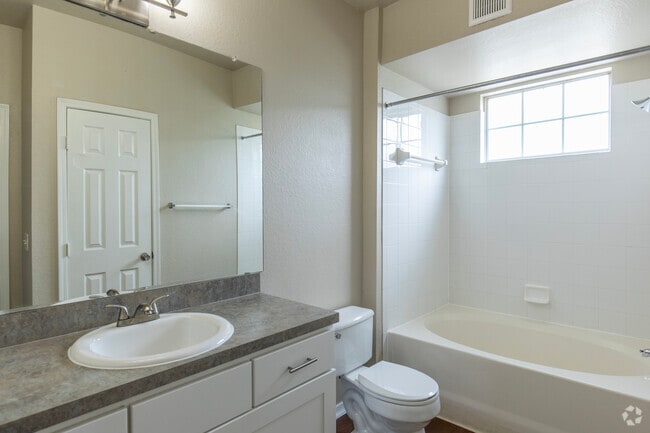 2BR, 2BA - 1062SF -7855 E Fletcher Ave Tampa, FL 33637 - The Preserve At Temple Terrace