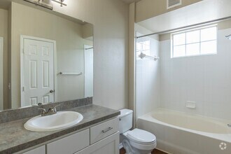 2BR, 2BA - 1062SF -7855 E Fletcher Ave Tampa, FL 33637 - The Preserve At Temple Terrace