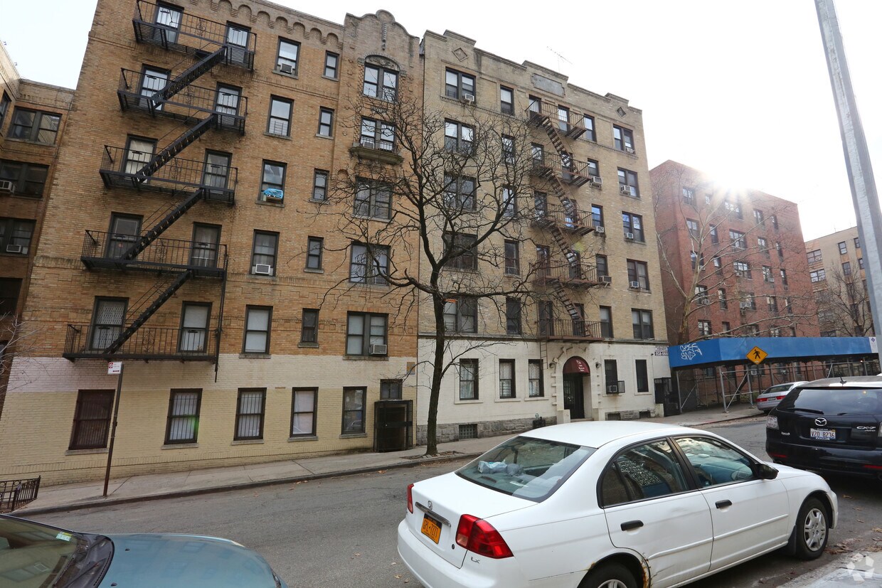 209-211 Bennett, ¡alejado - 209-211 Bennett Ave