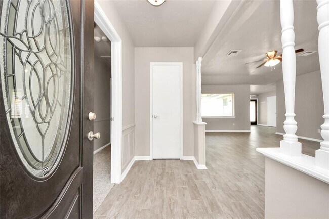 Foto del edificio - 23223 Canyon Lake Dr