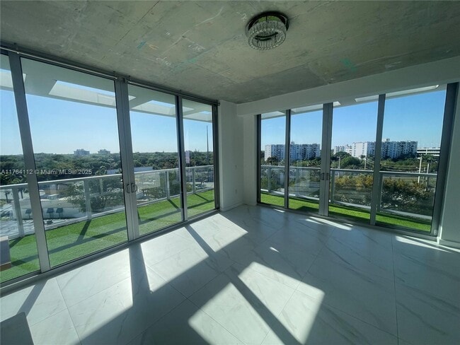 Building Photo - 13800 Highland Dr