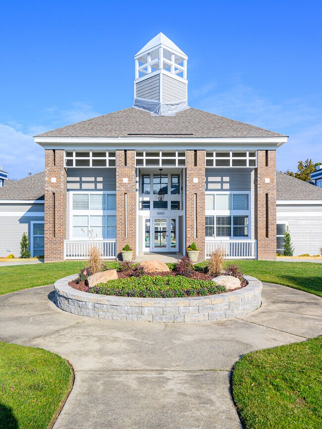 Retreat at McAlpine Creek Apartments 6800 Fishers Farm Ln Charlotte