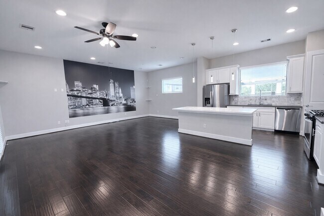 Building Photo - 10806 Warwana Rd