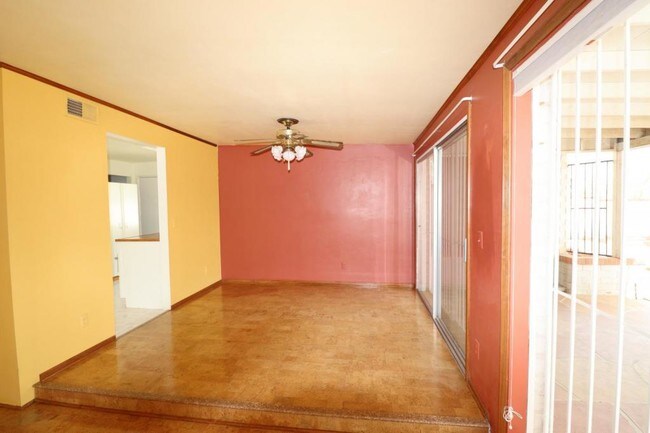 Building Photo - 909 S Desert Steppes Dr