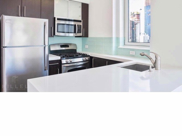 Foto del edificio - 350 W 37th St