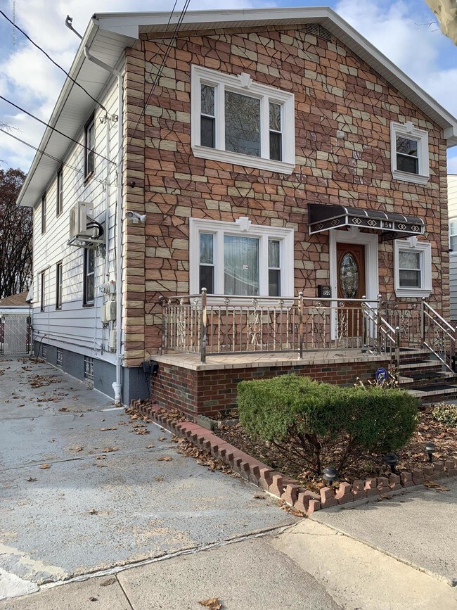 Building Photo - 150 Kell Ave