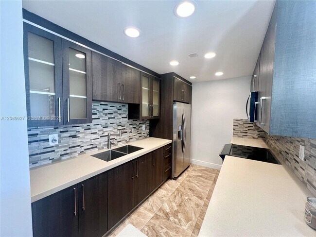 Foto del edificio - 7601 Simms St