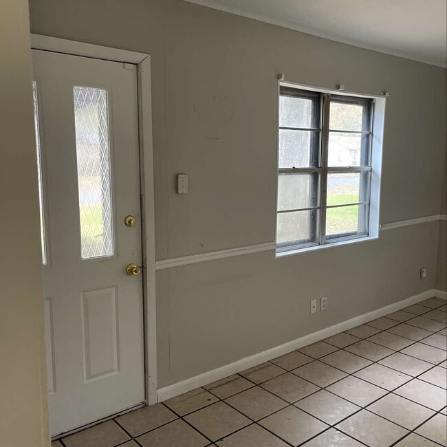 Building Photo - 303 Pelican Dr
