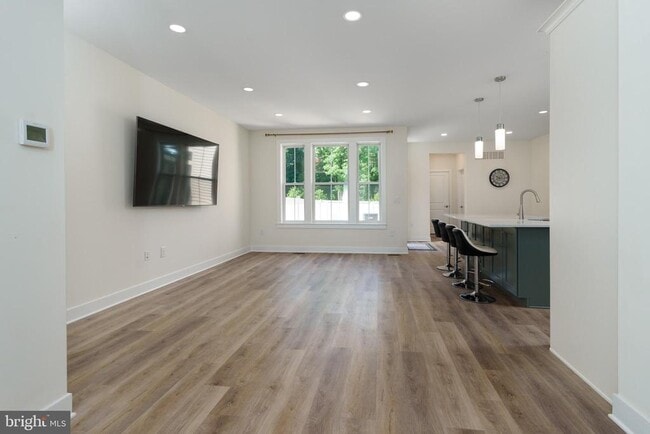 Building Photo - 3 E Hartwick Dr