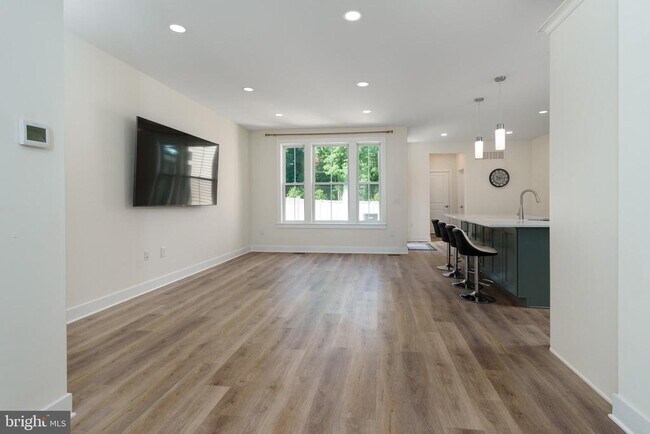 Foto del edificio - 3 E Hartwick Dr