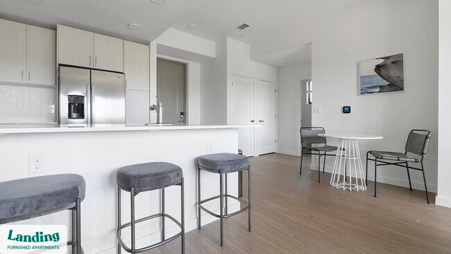 Foto del edificio - 7301 Lake Bank Lp